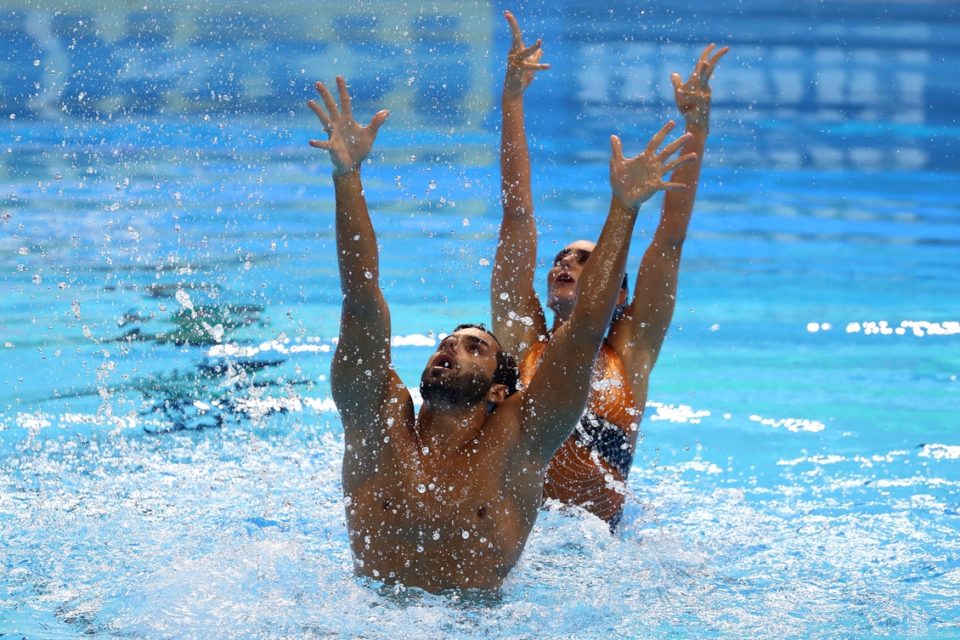 Dueto brasileiro do nado artístico fica em 7º na final