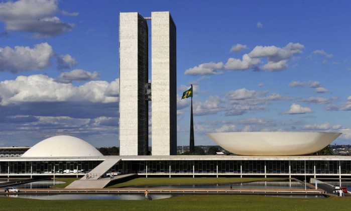 Liberação de verbas para parlamentares pode demorar um ano ou mais