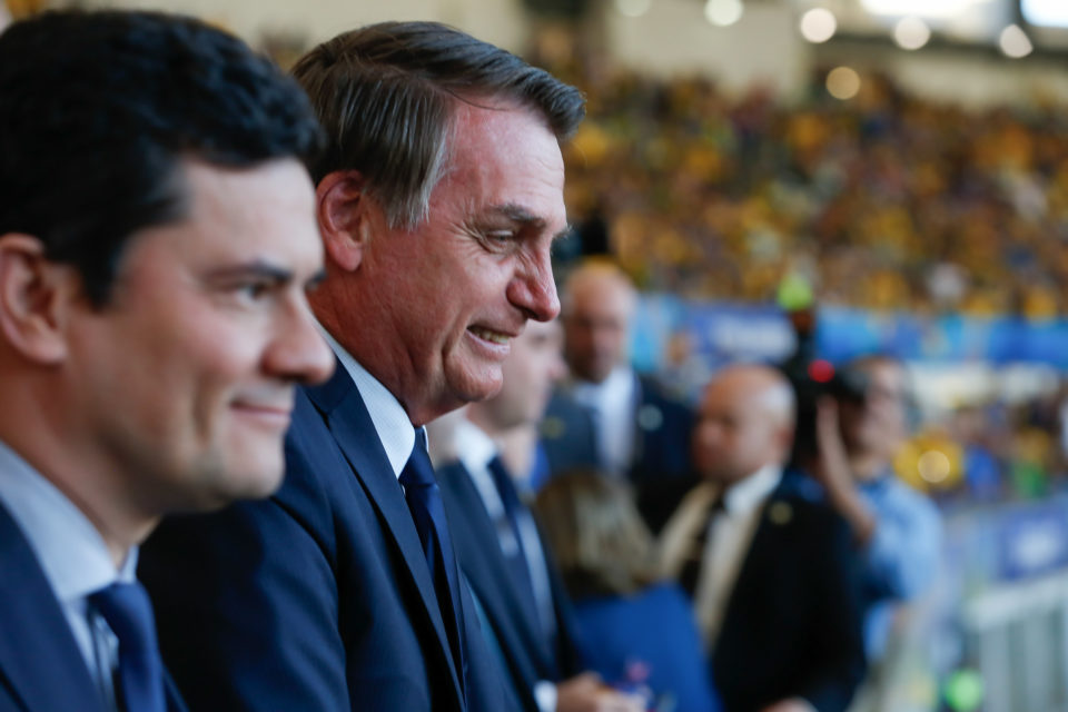 Bolsonaro tenta capitalizar título do Brasil no Maracanã