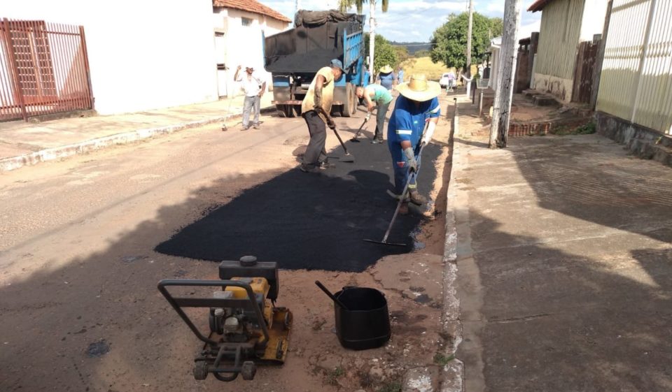 Operação Tapa Buraco chega ao distrito de Amadeu Amaral