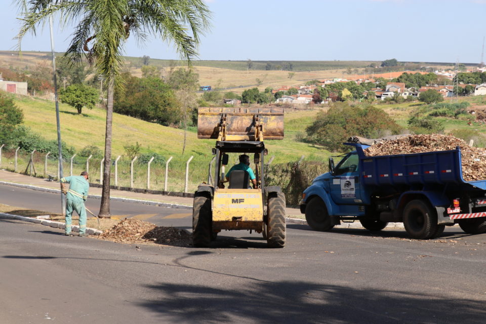 Prefeitura segue com limpeza e revitalização de espaços públicos