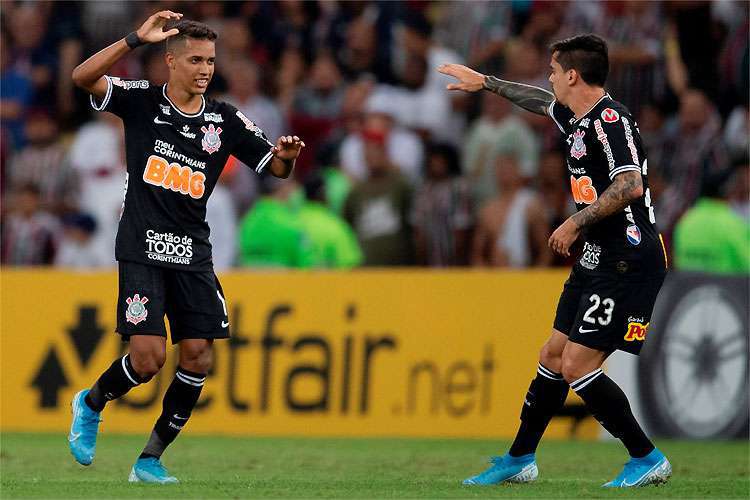 Corinthians empata com o Flu e avança na Copa Sul-Americana