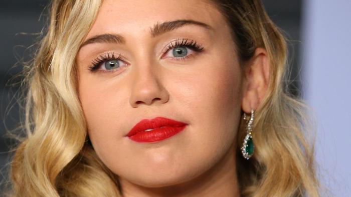 Miley Cyrus lança música sobre fim de relacionamentos