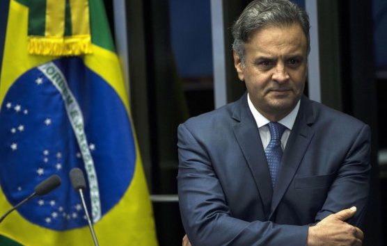 Diretório do PSDB fala até em Justiça comum contra Aécio