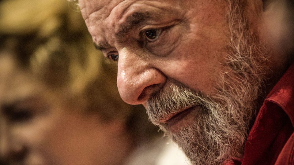 Justiça autoriza transferência de Lula para penitenciária de Tremembé