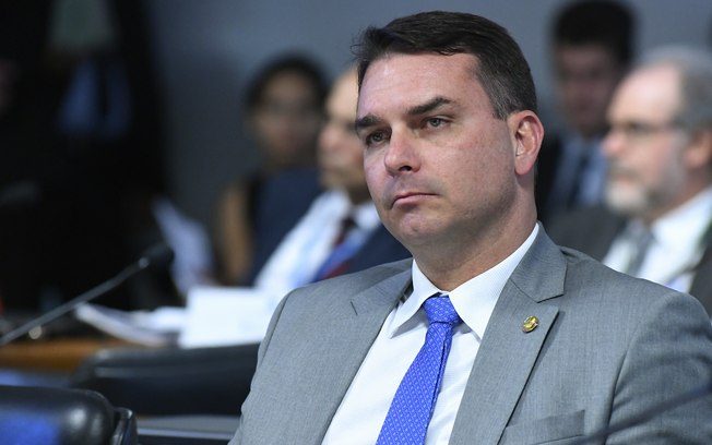 No Senado, Flávio Bolsonaro e mais 11 impõem sigilo a gastos