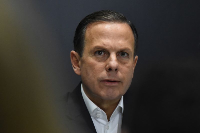 ‘Nunca mamei em teta nenhuma’, diz Doria após ataque de Bolsonaro