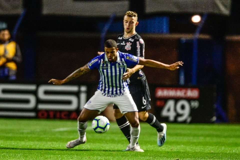 Corinthians joga mal e empata com o lanterna Avaí