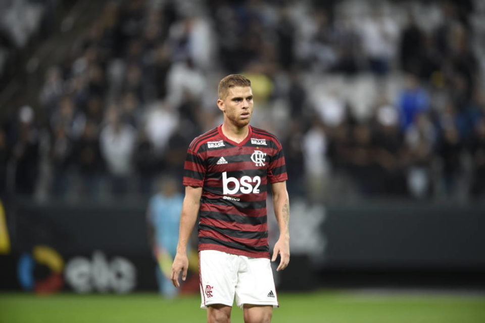 Flamengo anuncia afastamento de Cuéllar por tempo indeterminado