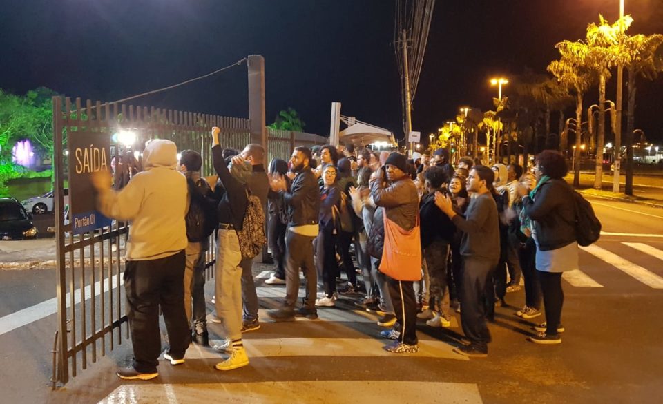 Grupo faz manifestação contra Sergio Moro em Marília