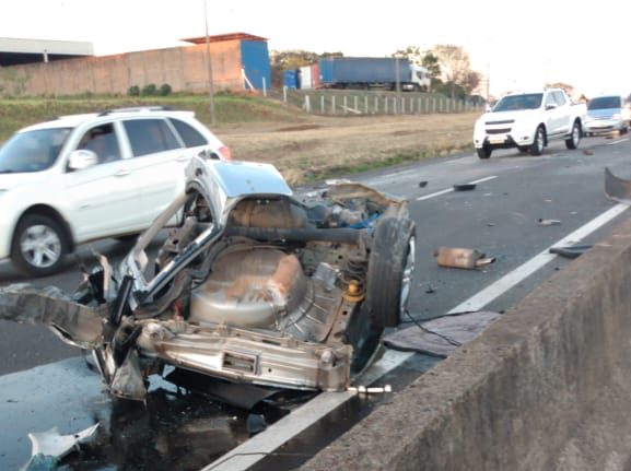 Acidente envolve viatura da PM na rodovia do Contorno