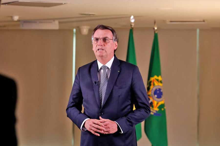 Juiz dá 72 horas para Bolsonaro explicar medidas para controlar queimadas