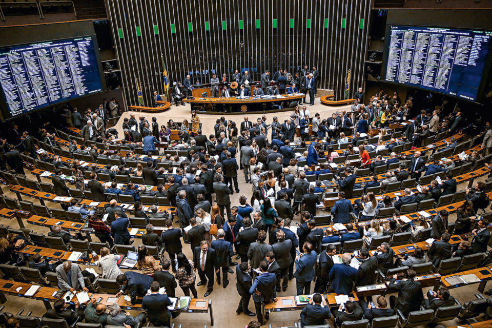 Câmara aprova projeto sobre abuso de autoridade