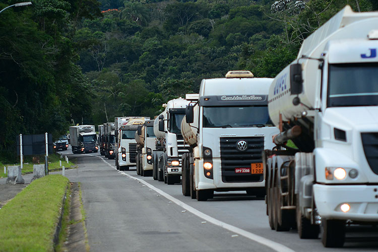 BNDES melhora linha de crédito a caminhoneiros