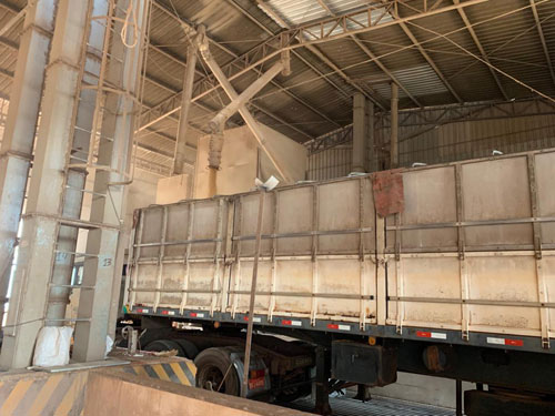 Polícia recupera 63 toneladas de soja desviadas em Cândido Mota