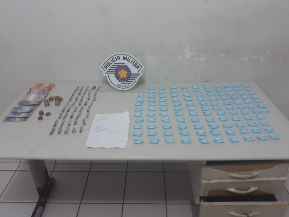 ‘Japa’ é preso com 344 pinos com cocaína na Favela da Vila Barros