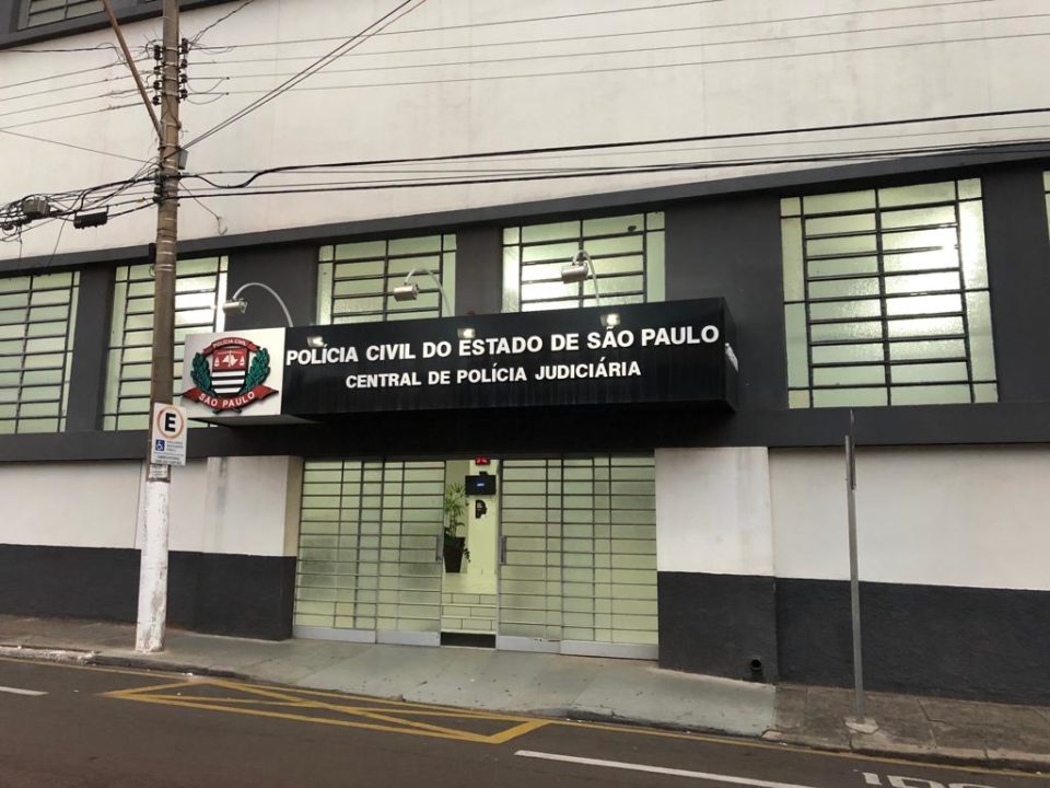 Veículo é furtado em plena luz do dia no Centro