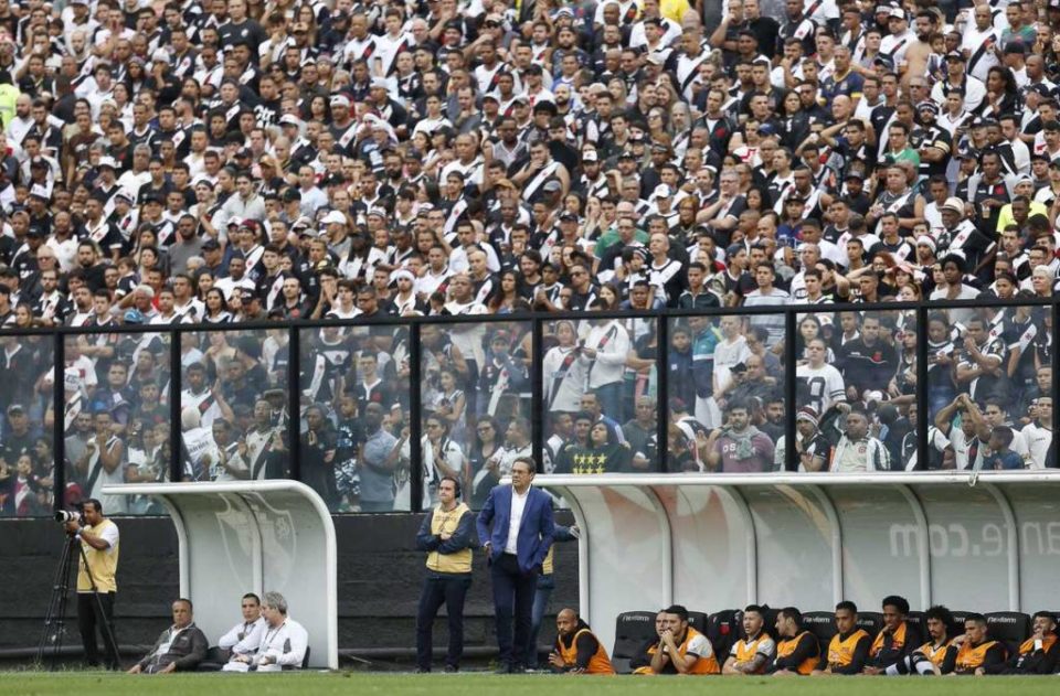 Juiz relata homofobia da torcida do Vasco em jogo contra o São Paulo
