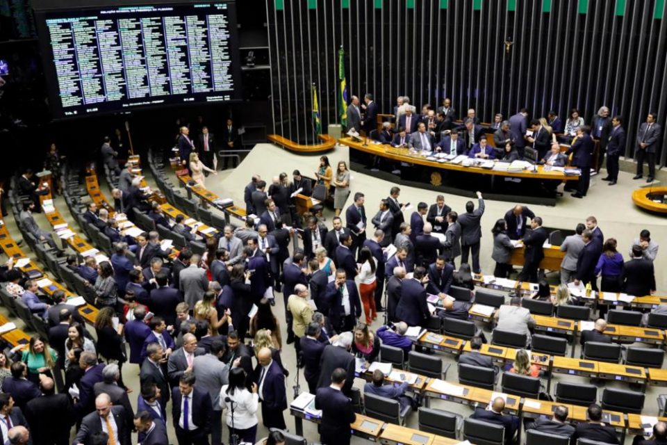 Congresso derruba veto sobre fake news eleitoral