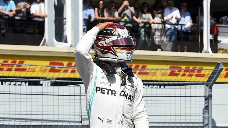 Hamilton supera Verstappen e é o mais rápido na Hungria