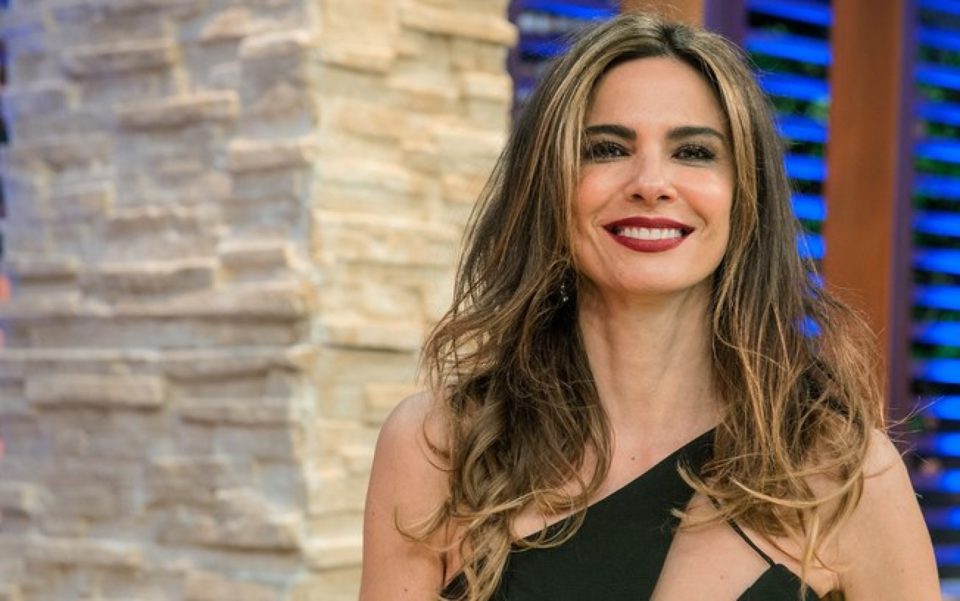 Luciana Gimenez machuca pé e vai para o hospital após ‘Superpop’