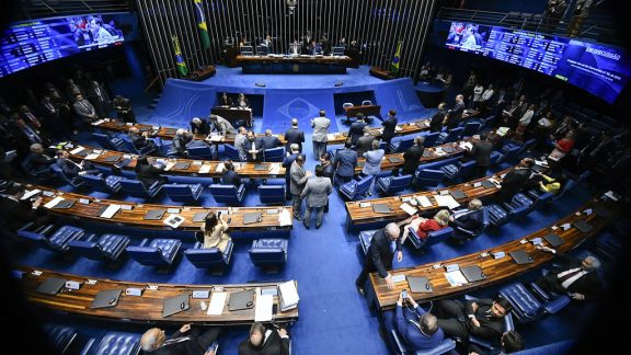 Senado vive ‘guerra de pareceres’