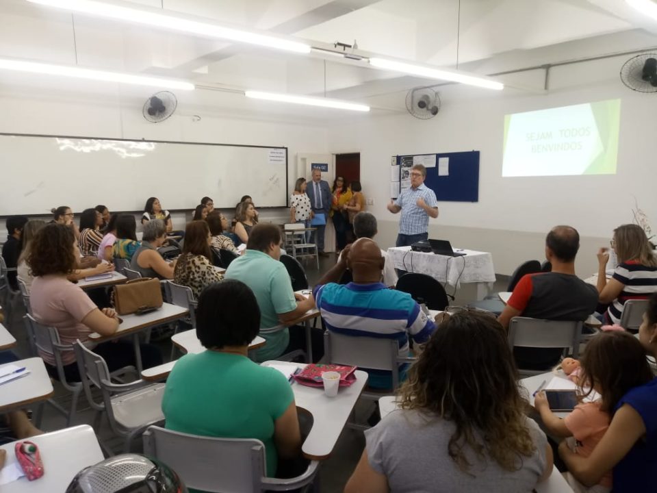 Prefeitura participa de evento sobre violência contra jovens