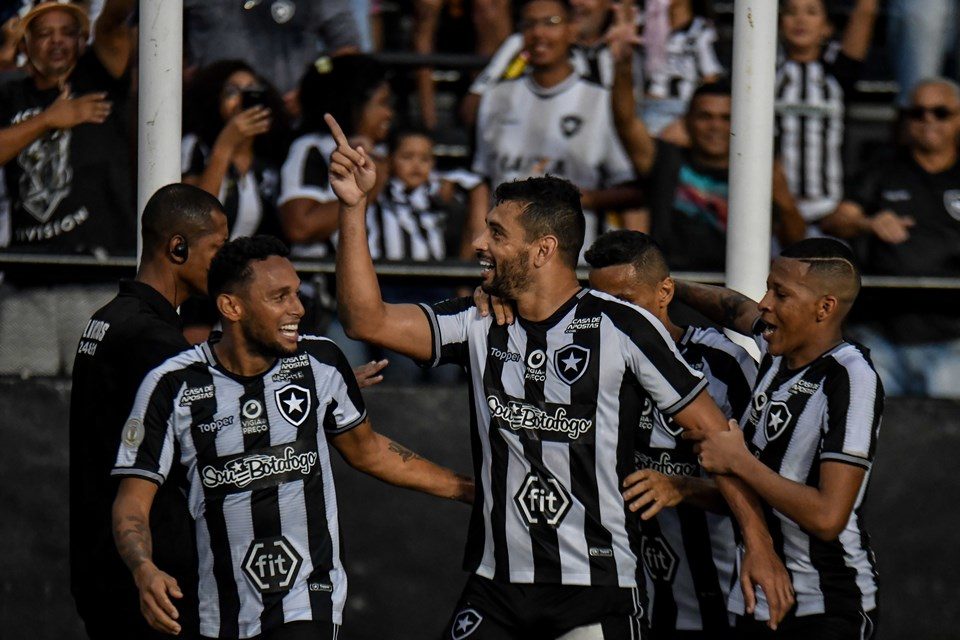 Jogadores do Botafogo protestam contra os atrasos salariais