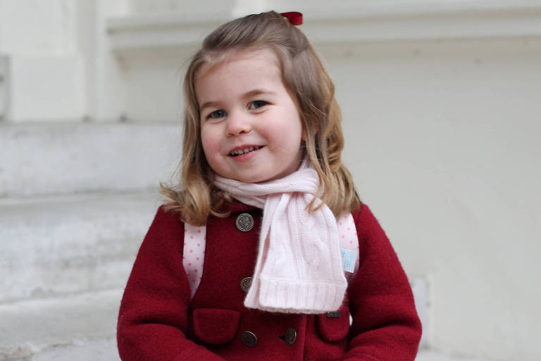 Princesa Charlotte vai para a escola no primeiro dia de aula