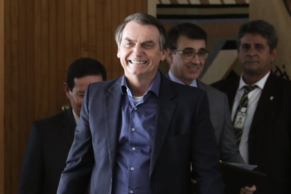 Bolsonaro obriga agressor de mulheres a pagar custos do SUS