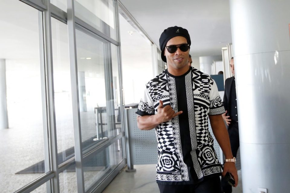 Ronaldinho Gaúcho pagará R$ 6 milhões para receber passaporte