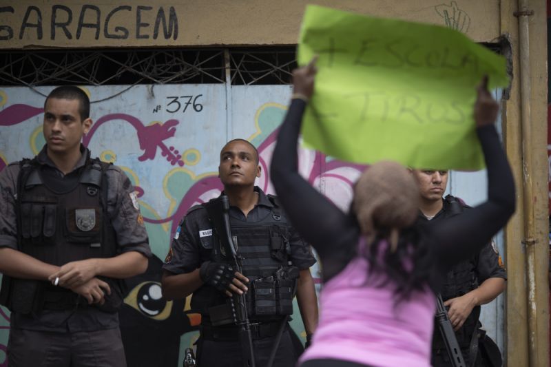 Morte de menina no Rio cria embate sobre pacote anticrime