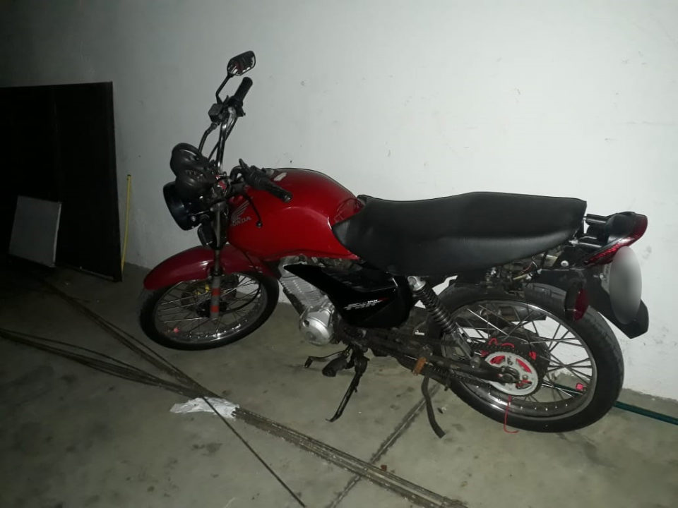 PM apreende motocicleta com várias adulterações na zona Oeste