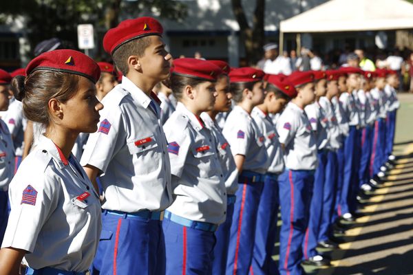 Governo federal anuncia plano de implantar 216 escolas cívico-militares