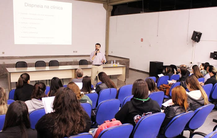 Alunos de Medicina Veterinária participam de Seminário sobre Felinos