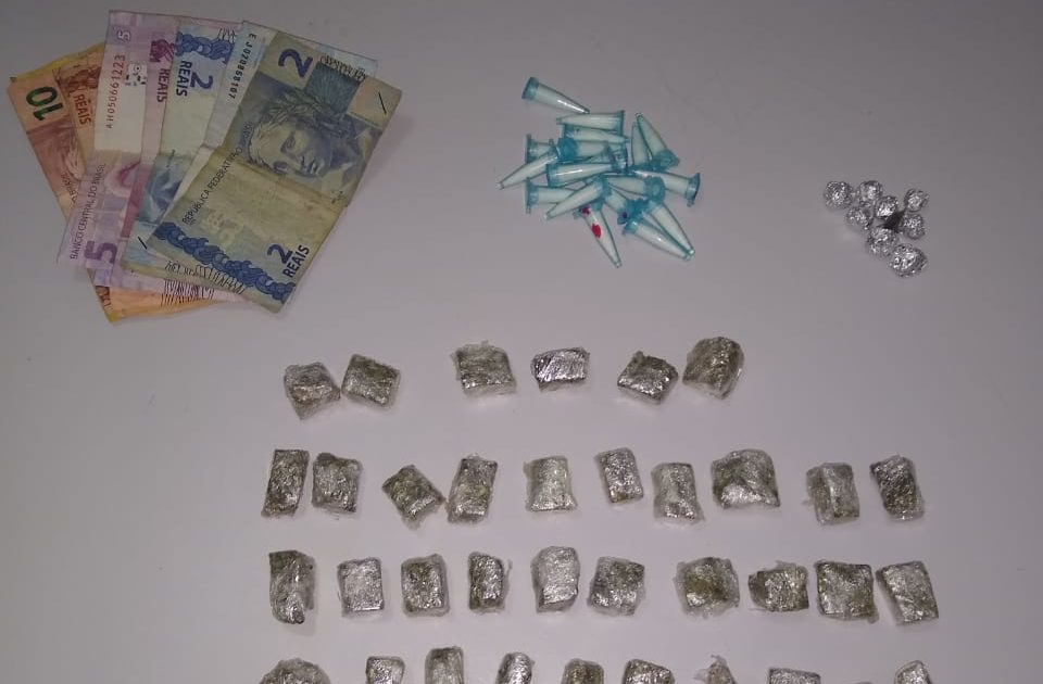 Rapaz é preso com drogas e dinheiro em Garça