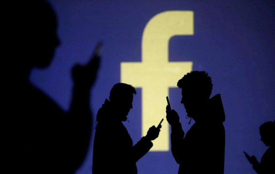 Facebook diz que suspendeu milhares de apps após Cambridge Analytica