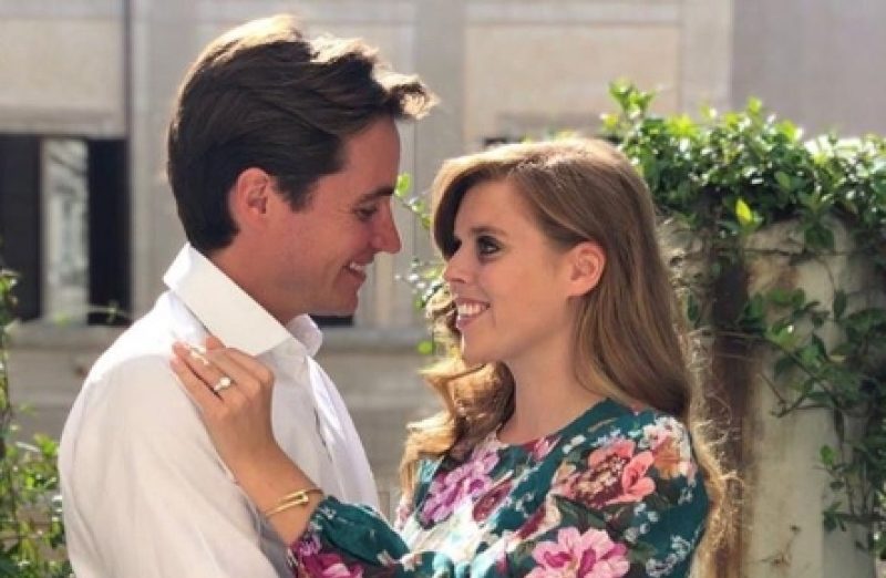 Princesa Beatrice está noiva do italiano Edoardo Mapelli Mozzi