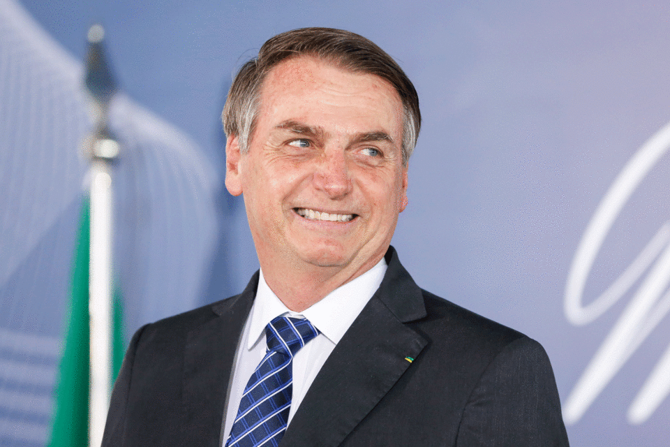 Bolsonaro comemora no Twitter dados do Caged