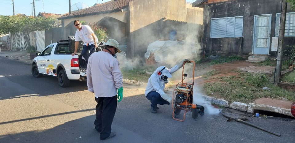 Vigilância Sanitária faz ação de nebulização de esgotos em Pompeia