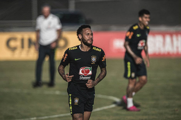 Tite define posicionamento de Neymar e Coutinho em último treino