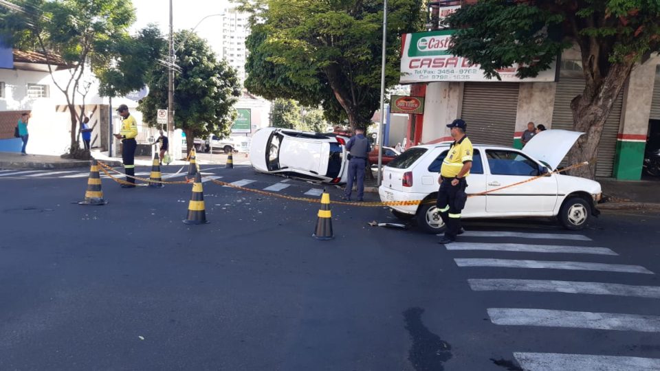 Câmeras de segurança registraram acidente nesta sexta-feira