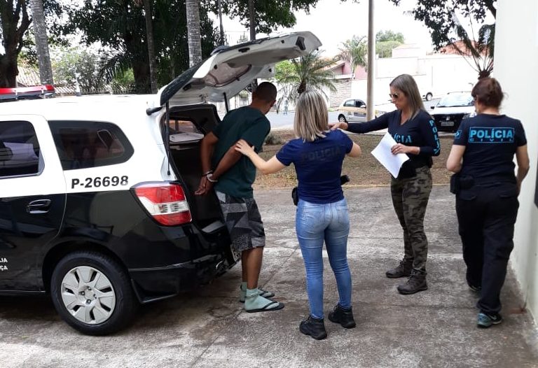 Homem é preso suspeito de tentar matar esposa em Garça