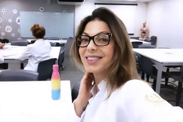 Sheila Mello começa faculdade de psicologia