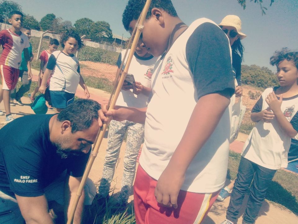 Alunos participaram de plantio (Foto: Divulgação)