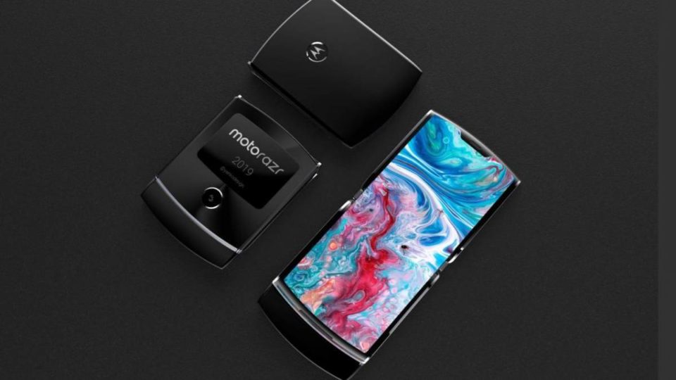 Motorola deve lançar celular de tela dobrável em novembro