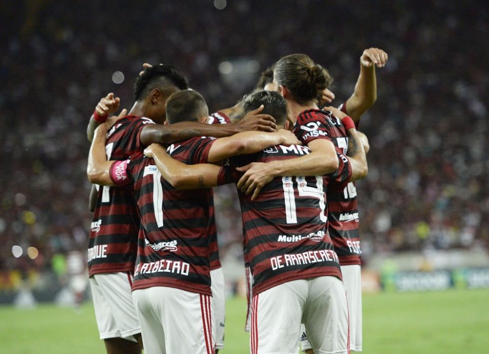 Recorde de público e festa: Flamengo derrota o CSA no Maracanã