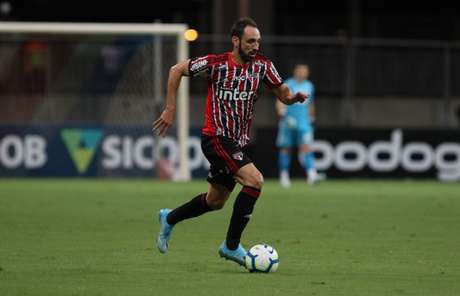 Juanfran deve desfalcar o São Paulo na partida contra o Avaí