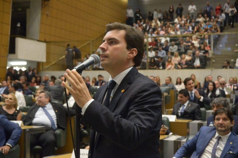 Vinicius é um dos deputados que mais gastam dinheiro público no Estado