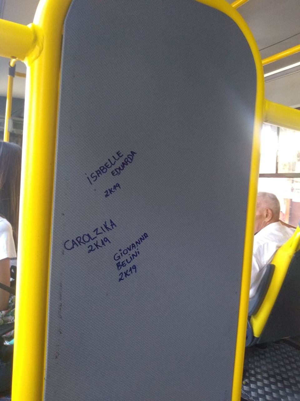 Ônibus entregue este mês já é alvo de vandalismo em Marília